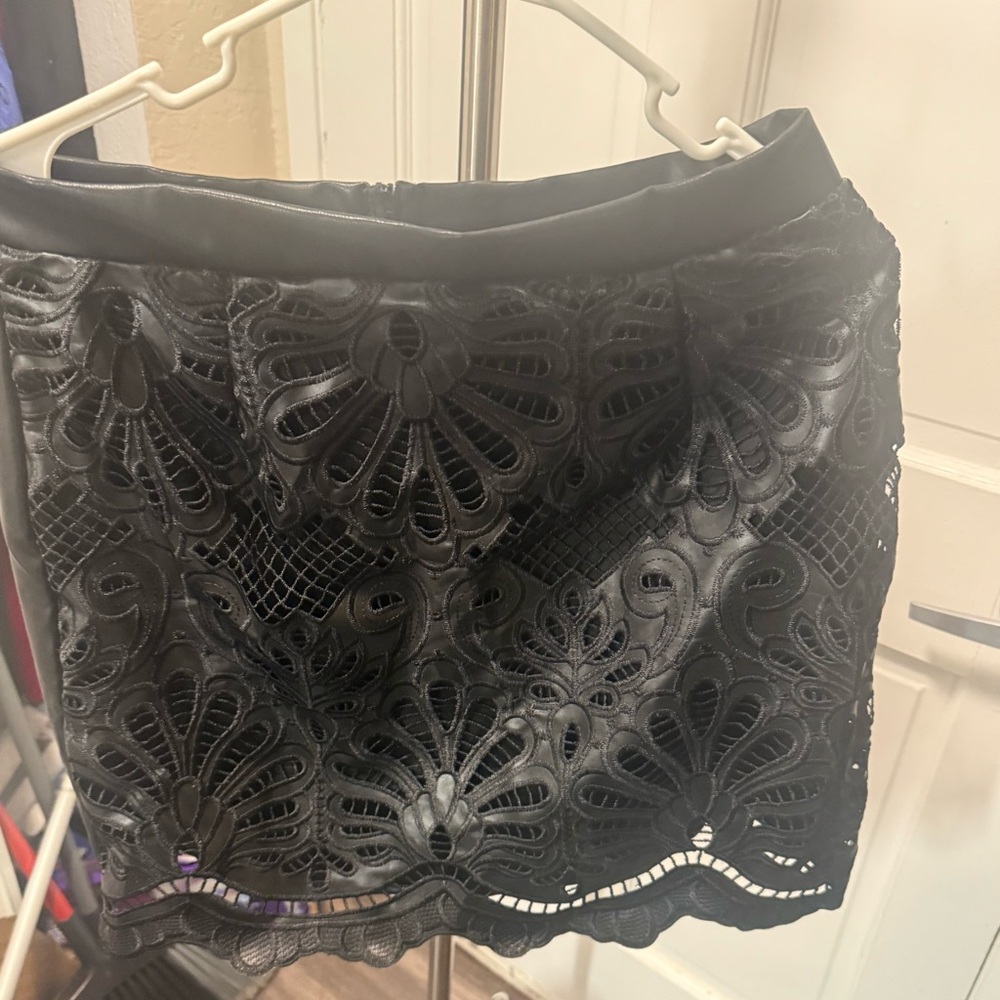 Chic Black Lace Mini Skirt